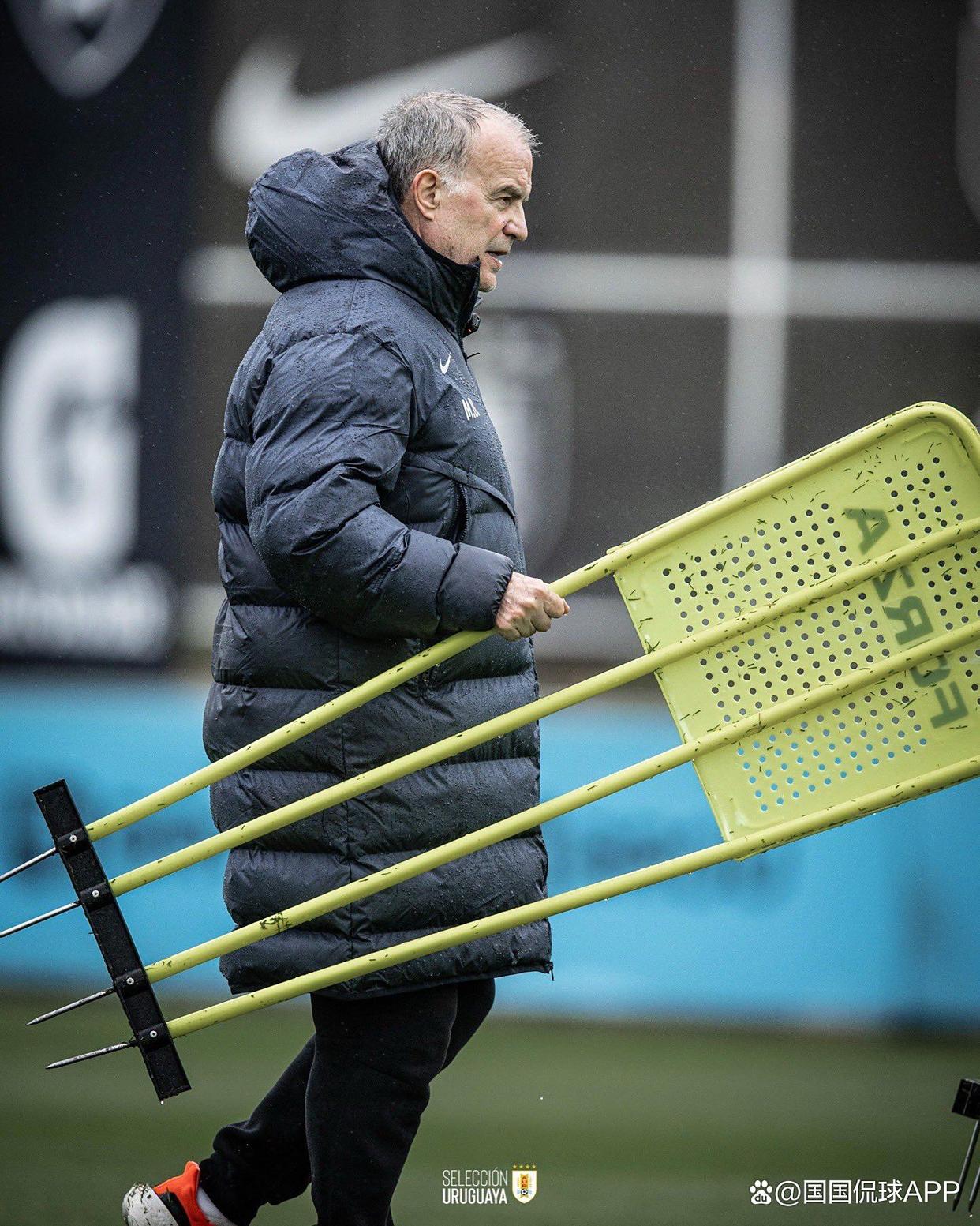 开云体育app-包含乌拉圭队长因伤缺席国际比赛,团队备战的词条